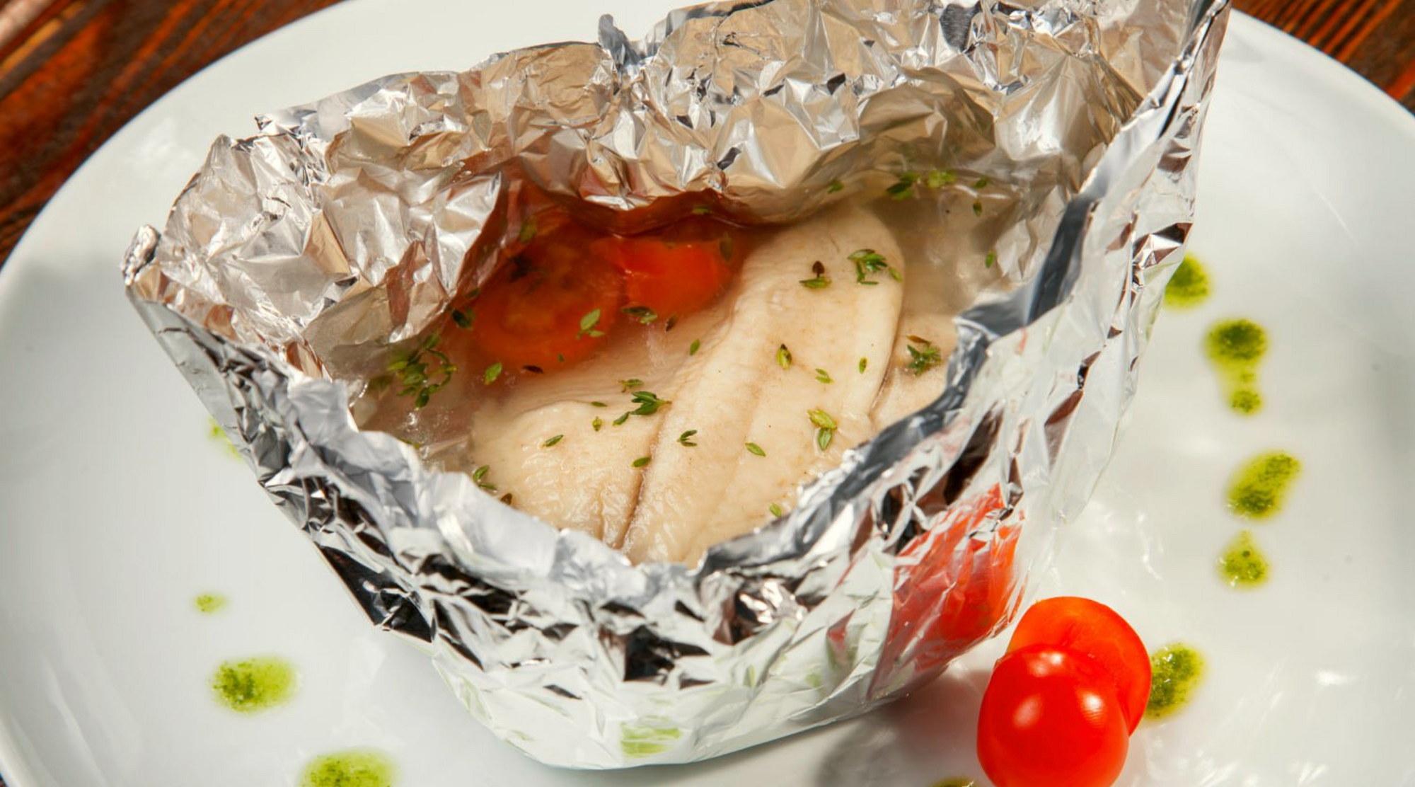 Healthy Foil Baked Fish with Spinach and Tomatoes Recipe